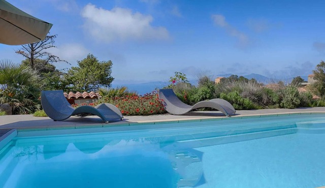 Homerez - Spacious Villa with Pool in Coti-Chiavari