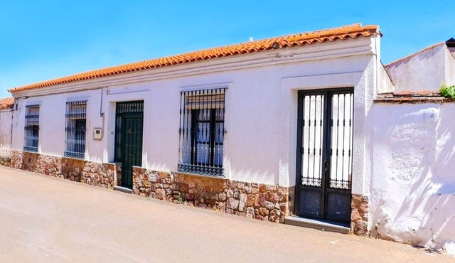 Homerez - Spacious house for 8 ppl. with terrace at Castilblanco
