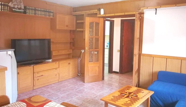 Homerez - Spacious house for 6 ppl. with balcony at Esparreguera