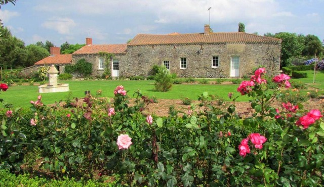 Homerez - Spacious house for 6 ppl. with garden and terrace at Landevieille