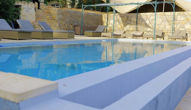 Homerez - Spacious House in Le Thoronet + Pool