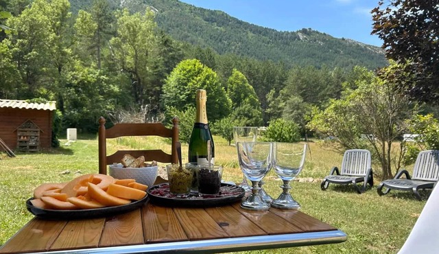 Homerez - Spacious House in Castellane with Garden and Mountain View