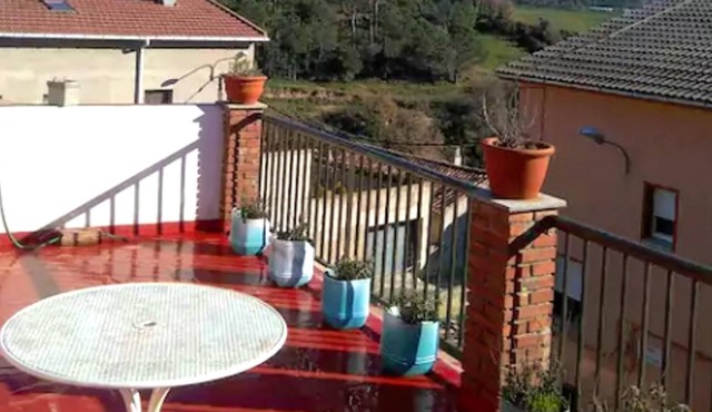 Homerez - Spacious house for 7 ppl. with terrace and balcony at Gironella