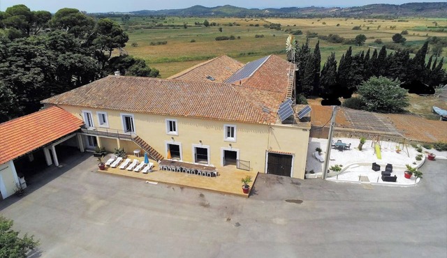 Homerez - Spacious House near Lespignan with Private Pool