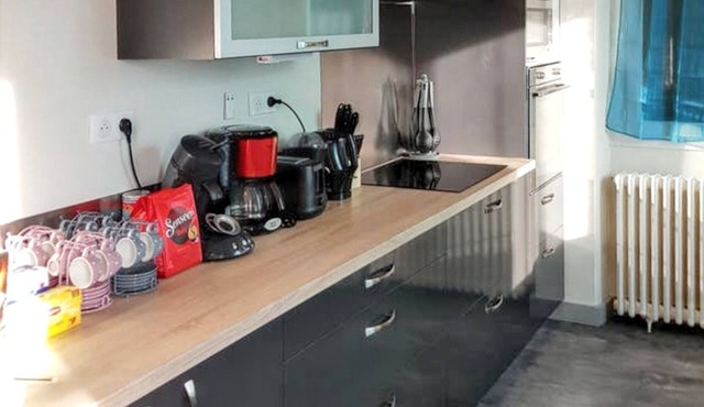 Homerez - Spacious house in Montsalvy with large garden and terrace