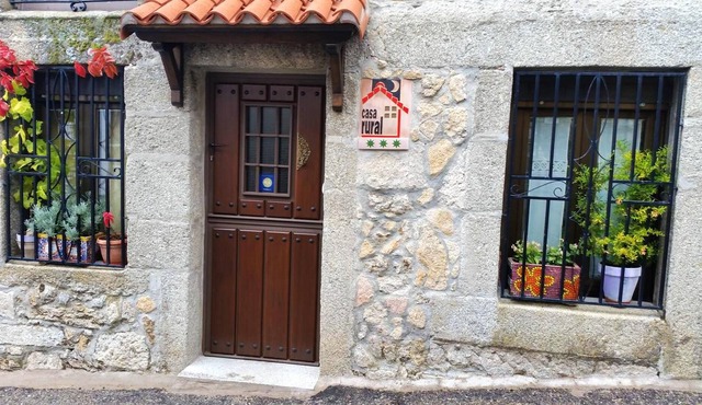 Homerez - Spacious house for 8 ppl. with balcony at La Hoya, Salamanca