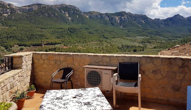 Homerez - Spacious house for 6 ppl. with terrace and balcony at Paüls