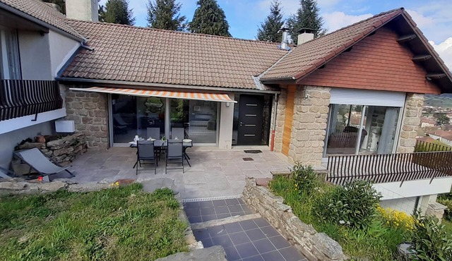 Homerez - Spacious house in Langogne, garden