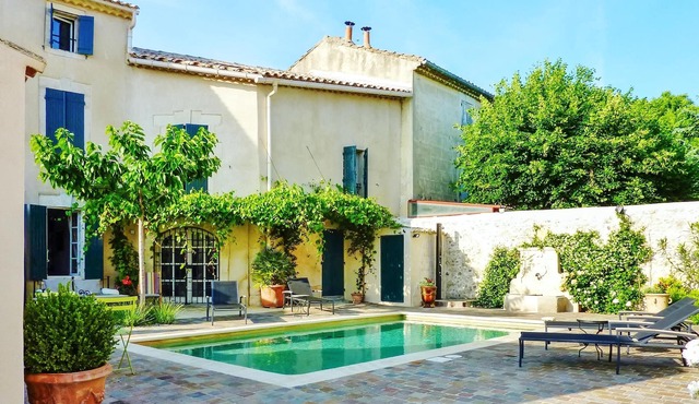 Homerez - Spacious house for 8 ppl. with swimming-pool and terrace at Mollégès