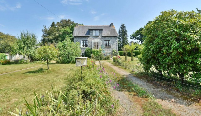 Homerez - Spacious house for 6 ppl. with garden and terrace at Québriac