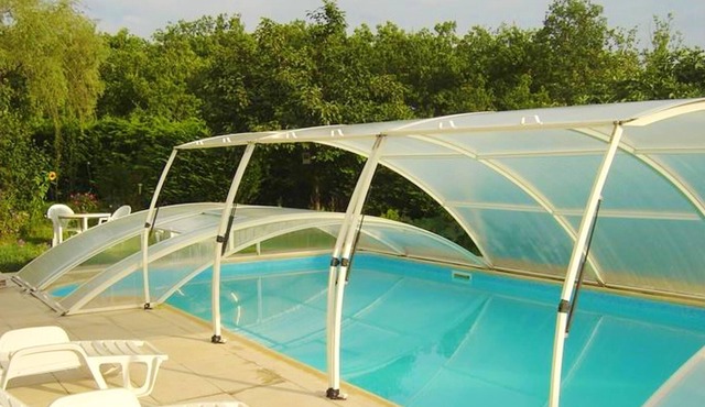 Homerez - Spacious house for 8 ppl. with shared pool and garden at Sarrazac