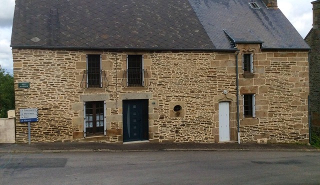 Homerez - Spacious house for 7 ppl. with terrace at Sougéal