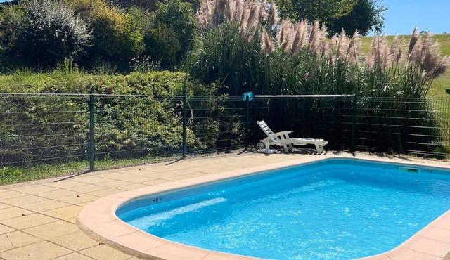 Homerez - Spacious house for 7 ppl. with swimming-pool and terrace at Tamniès