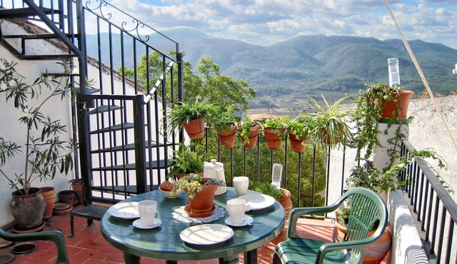 Homerez - Spacious House in Hornos with Mountain View