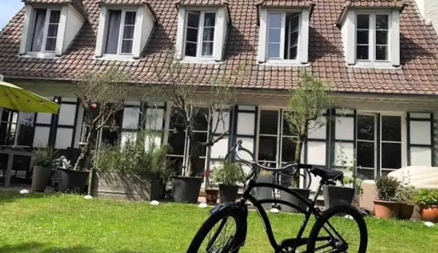 Homerez - Spacious house in Santes with garden