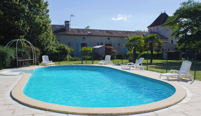 Homerez - Spacious House in Thénac with Private Pool