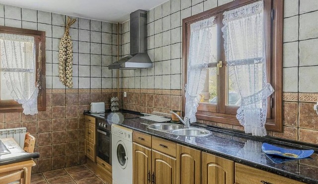 Homerez - Spacious House with Garden, Munain
