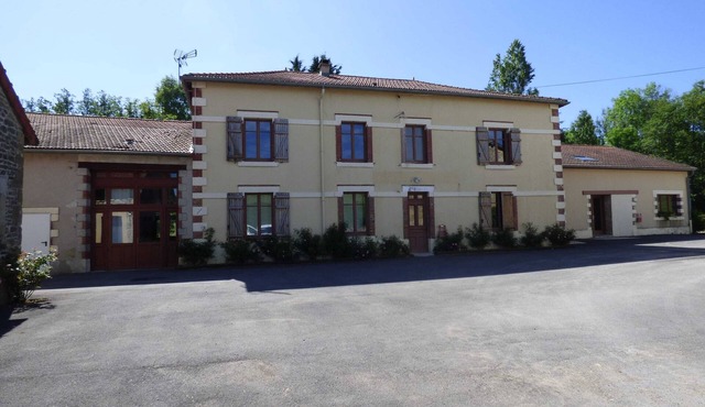 Homerez - Spacious House with Jacuzzi in Nouart