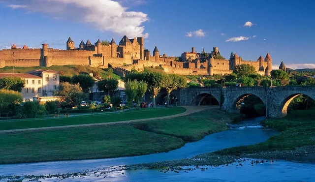 Homerez - Spacious Villa in Carcassonne with Private Pool