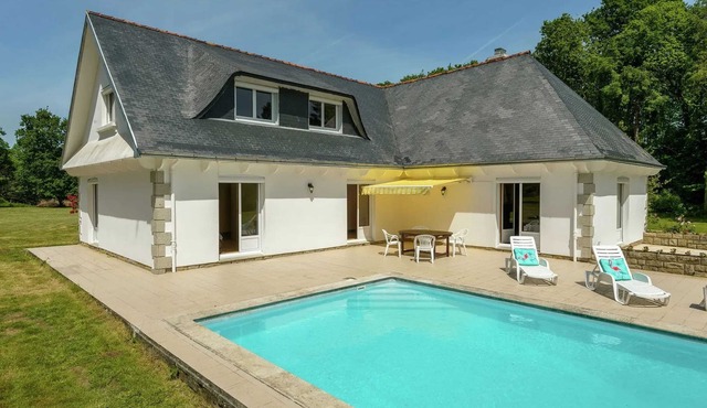 Homerez - Spacious Villa in Concarneau with Private Pool