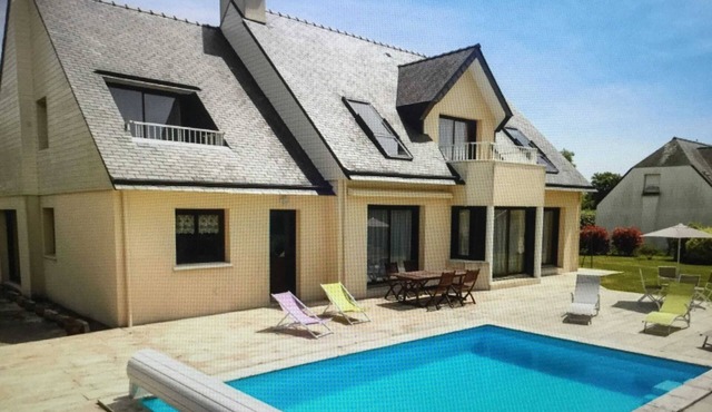 Homerez - Spacious Villa in Concarneau with Private Pool
