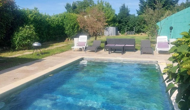 Homerez - Spacious villa with pool in Saint-Fons