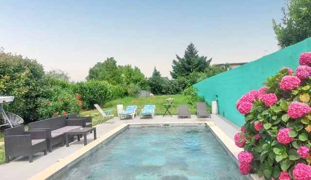 Homerez - Spacious villa with pool in Saint-Fons