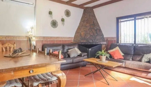 Homerez - Spacious Villa in Guillena with Garden and Private Pool