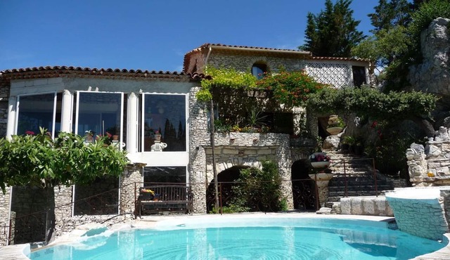 Homerez - Spacious villa for 8 ppl. with swimming-pool and terrace at Lussan