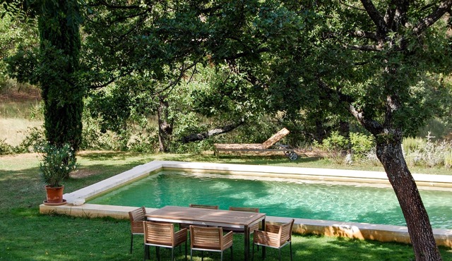 Homerez - Spacious villa for 8 ppl. with swimming-pool and terrace at Ansouis