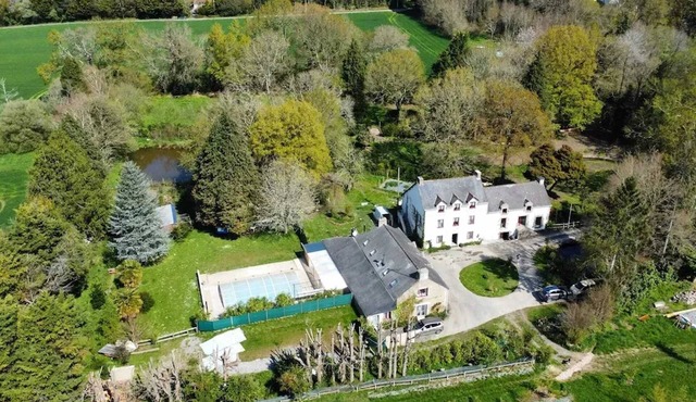 Homerez - Spacious Villa with Private Pool in Béganne