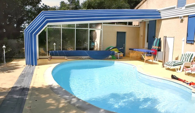 Homerez - Spacious Villa with Pool in Bouchet