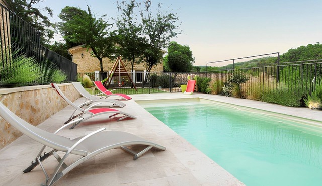 Homerez - Spacious villa in Divajeu with private pool