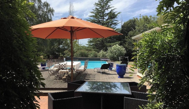 Homerez - Spacious Villa in Nalliers with Private Pool