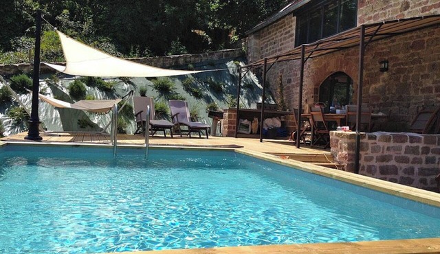 Homerez - Spacious Villa in Noailhac with Private Pool