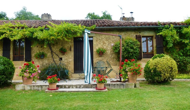 Homerez - Spacious villa for 6 ppl. with swimming-pool and garden at Ornézan