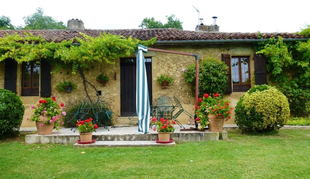 Homerez - Spacious villa for 6 ppl. with swimming-pool and garden at Ornézan