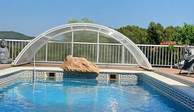 Homerez - Spacious Villa in Querol with Private Pool and Jacuzzi