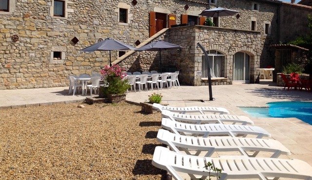 Homerez - Studio for 2 ppl. with shared pool, garden and terrace at Grospierres