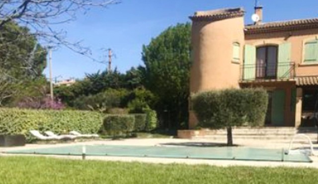 Homerez - Studio for 2 ppl. with shared pool and terrace at Lançon-Provence