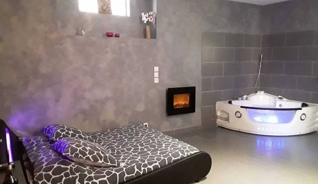 Homerez - Studio in Baixas with Jacuzzi