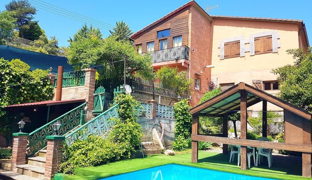 Homerez - Villa for 18 ppl. with swimming-pool and garden at La Puebla de Castro