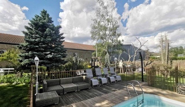 Homerez - Villa for 15 ppl. with swimming-pool and garden at Mont-prés-Chambord