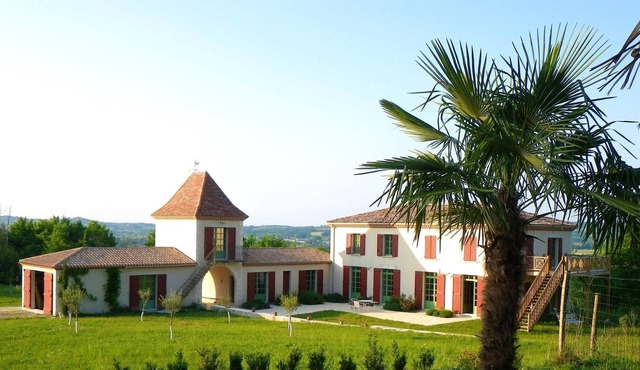Homerez - Villa for 18 ppl. with swimming-pool and terrace at Villeneuve-sur-Lot