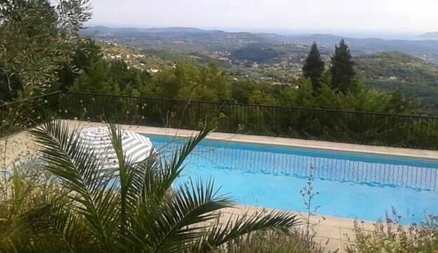 Homerez - Villa 12 km from the beach for 6 pers. with pool and garden in Grasse