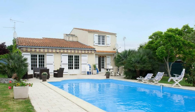 Homerez - Villa 5 km away from the beach for 10 ppl. with swimming-pool at Aytré