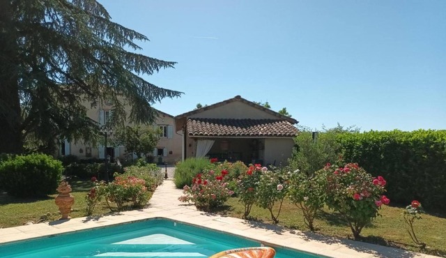 Homerez - Villa for 4 pers. with swimming pool and terrace in Lisle-sur-Tarn