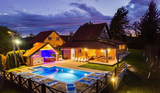 Homerez - Villa for 8 ppl. with swimming-pool, sauna, jacuzzi, spa and terrace
