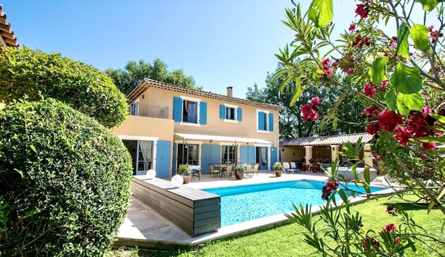 Homerez - Villa for 10 ppl. with swimming-pool, jacuzzi and garden at Villars
