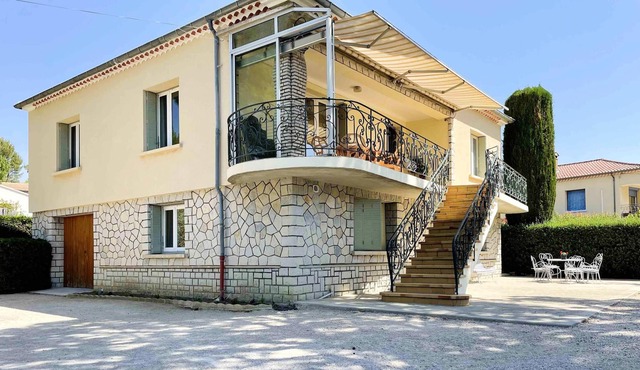 Homerez - Villa for 12 ppl. with swimming-pool, garden and terrace at Sablet